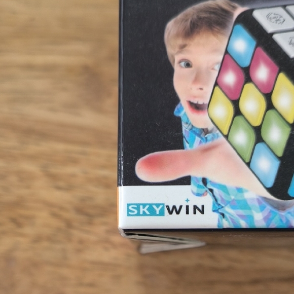 Flashing Cube Game - Multicolor - Picture 2 of 5